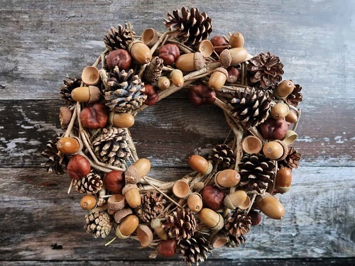 Various pinecone and acorn wreath